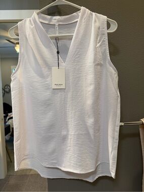 Women’s White V-Neck Sleeveless Camisole